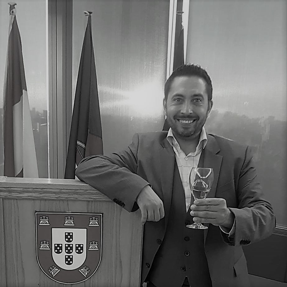 Picture of Paul J Rocha | Senior Mortgage Agent in a Toronto office